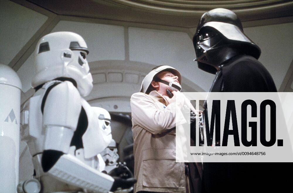 David Prowse Characters: Darth Vader Film: Star Wars; Star Wars: Episode Iv - A New Hope (USA 1977) Neuer Titel Auch: Star Wars: Episode Iv û Eine Neue Hoffnung Director: George Lucas 25 May 1977