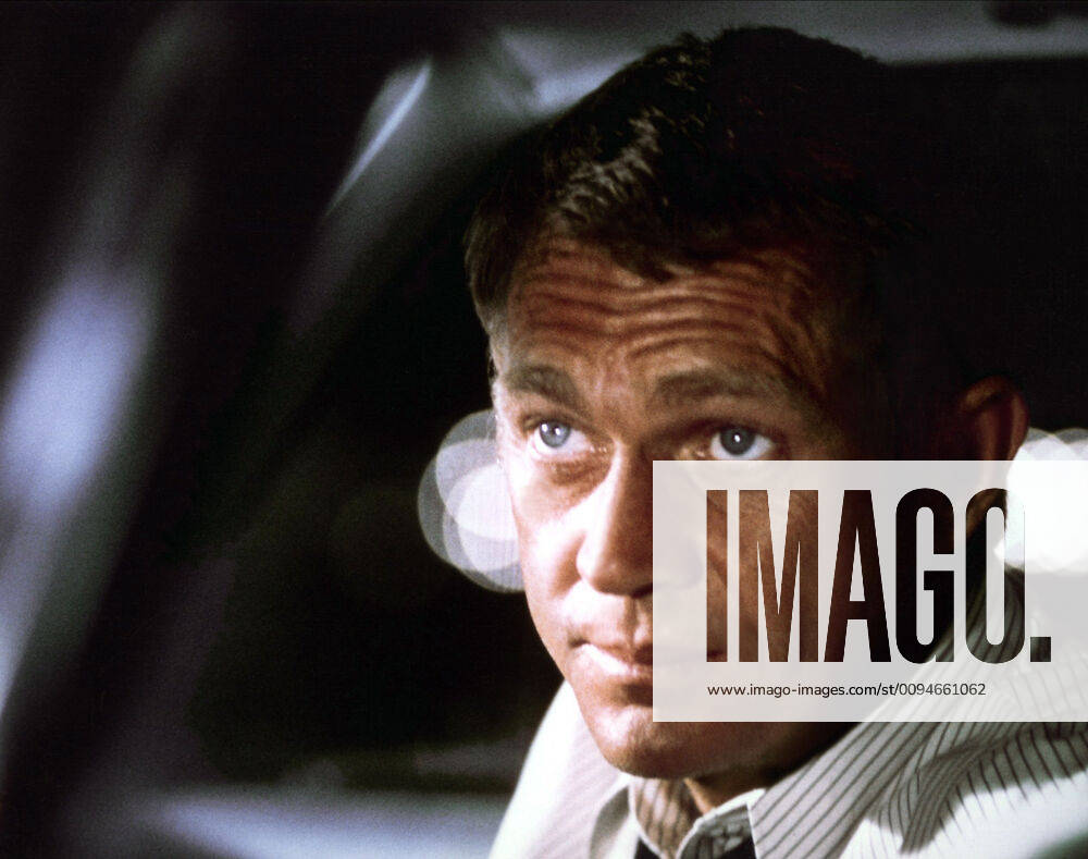 Steve Mcqueen Characters: Doc McCoy Film: The Getaway (USA 1972) Director: Sam Peckinpah 13 December 1972 Getaway (The Getaway, USA 1972, Regie: Sam Peckingpah) Steve McQueen PortrÔÇ?t, Portrait ------WICHTIG: Nutzung nur redaktionell mit Filmtitelnennung bzw. Berichterstattung ?©ber diesen Film. Buch- und Kalendernutzung nur nach Absprache. ------IMPORTANT: To be used solely for editorial coverage of this specific motion picture TV programme.