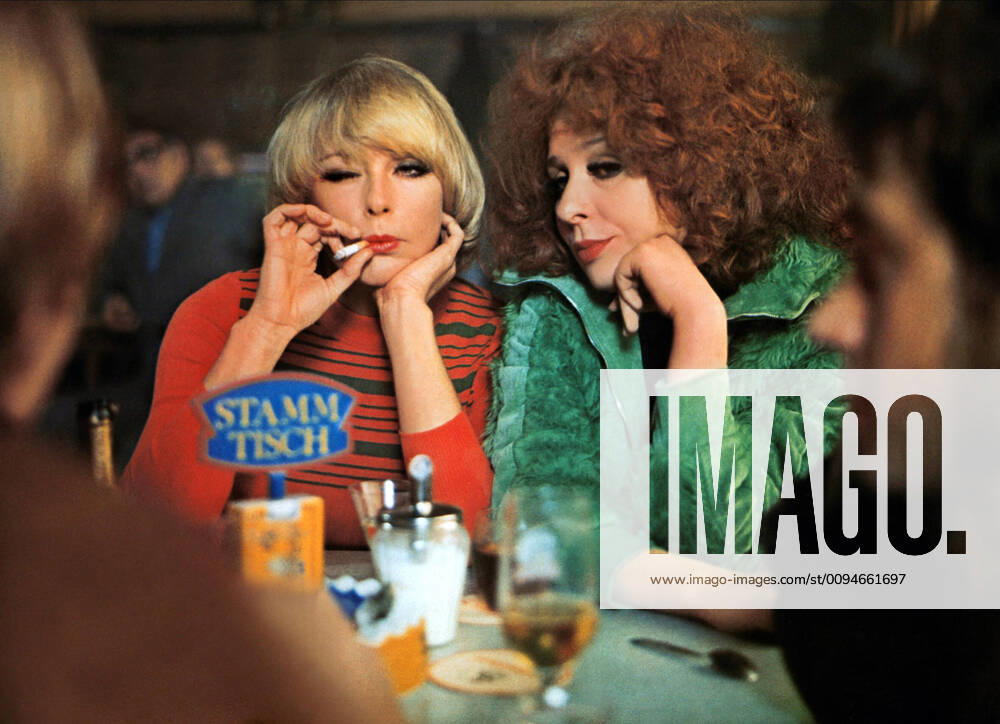Elke Sommer & Ortrud Beginnen Characters: Miezi, Babsy Film: One Or The Other (DE 1974) Director: Wolfgang Petersen 22 April 1974 Einer von uns beiden (BRD 1973, Regie: Wolfgang Petersen) Elke Sommer, Ortrud Beginnen zwei Frauen an Wirtshaustisch, Stammtisch, Zigarette rauchen, Zuckerspender, Mode Kleidung fashion 1970er Jahre; erster Kinofilm des vom Fernsehen kommenden Regisseurs Petersen ------WICHTIG: Nutzung nur redaktionell mit Filmtitelnennung bzw. Berichterstattung ?©ber diesen Film. Buch- und Kalendernutzung nur nach Absprache.------IMPORTANT: To be used solely for editorial coverage of this specific motion picture TV programme.