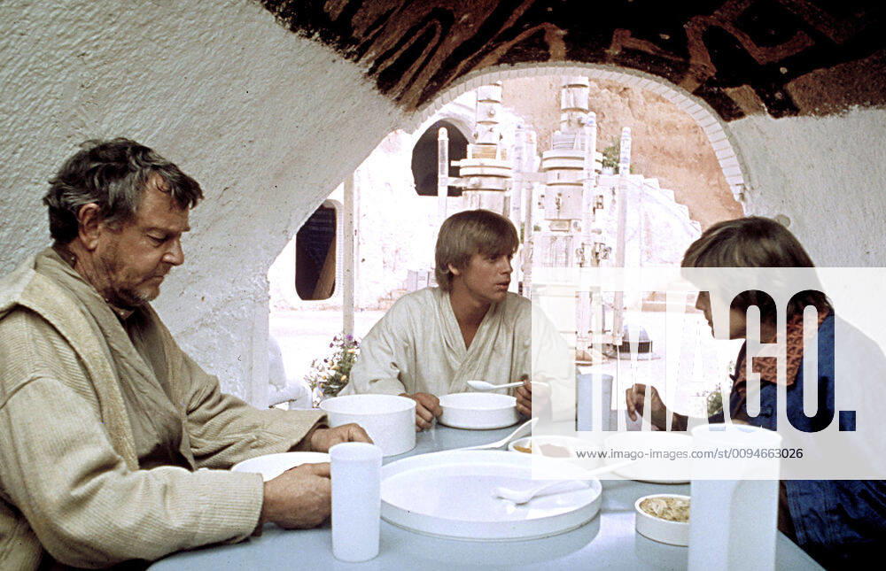 Phil Brown, Mark Hamill & Shelagh Fraser Characters: Uncle Owen, Luke Skywalker, Aunt Beru Film: Star Wars; Star Wars: Episode Iv - A New Hope (USA 1977) Neuer Titel Auch: Star Wars: Episode Iv û Eine Neue Hoffnung Director: George Lucas 25 May 1977