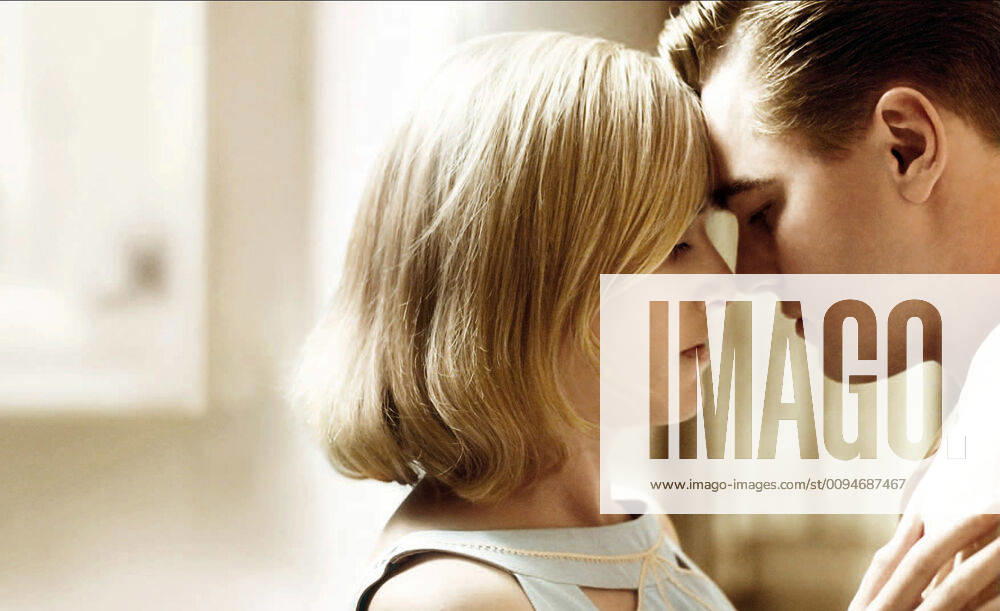 Kate Winslet & Leonardo Dicaprio Characters: April Wheeler, Frank Wheeler Film: Revolutionary Road (USA UK 2008) Literaturverfilmung (Based On The Book By Richard Yates) Director: Sam Mendes 15 December 2008 Zeiten des Aufruhrs (Revolutionary Road, USA GB 2008, Regie: Sam Mendes) Kate Winslet, Leonardo diCaprio di Caprio Artwork, Postermotiv ------- WICHTIG: Nutzung nur redaktionell bei Filmtitelnennung bzw. Berichterstattung über diesen Film. Buch- und Kalendernutzungen nur nach Absprache. --- IMPORTANT: To be used solely for editorial coverage of this specific motion picture tv programme