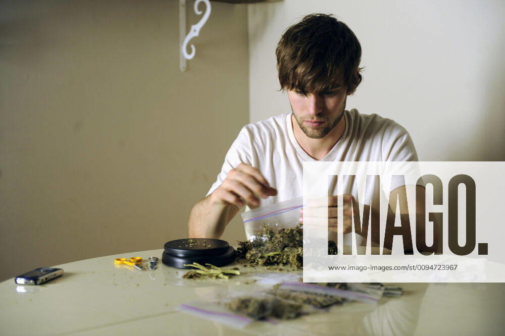 Chace Crawford Characters: White Mike Film: Twelve (2010) Director: Joel Schumacher 29 January 2010 Twelve Unit Photography