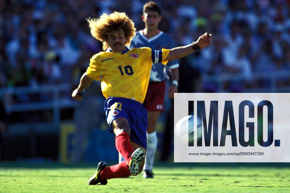 Carlos Valderrama (Kolumbien) zieht ab Fußball WM Herren Weltmeisterschaft 1994, Länderspiel, Gruppenspiel, Gruppe A, Vdia Einzelbild Pasadena Dynamik,