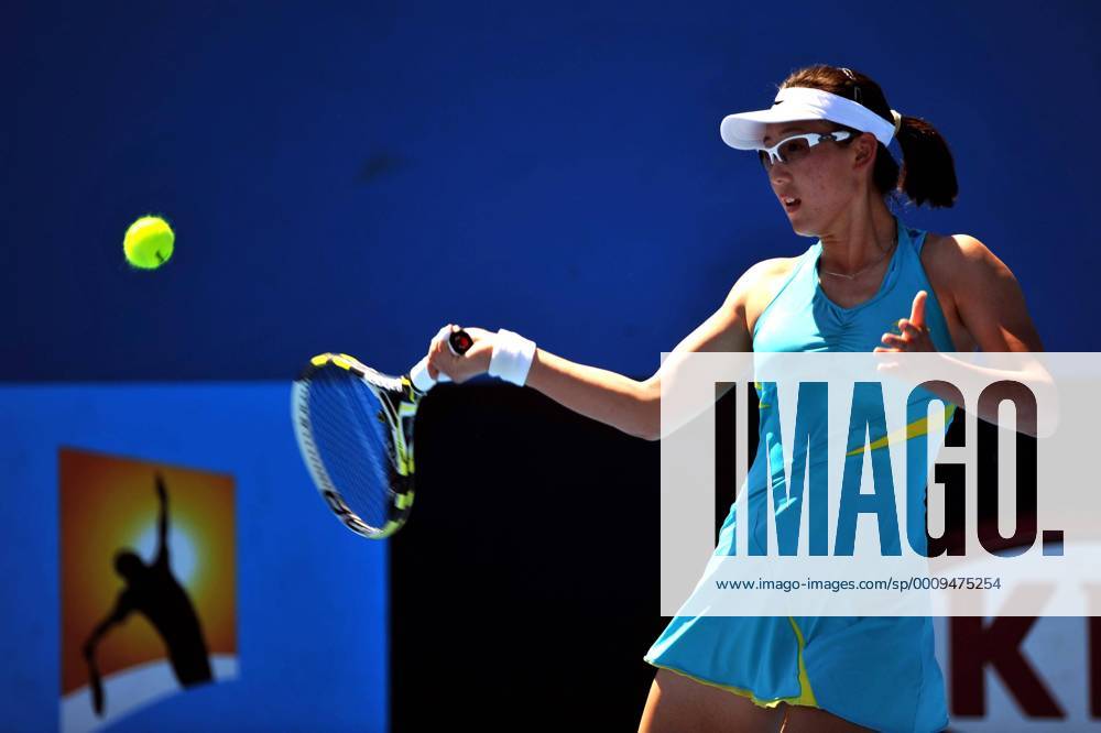 (120124) -- MELBOURNE, Jan. 24, 2012 (Xinhua) -- Zheng Saisai of China hits a return during the junior girls singles match at the 2012 Australian Open tennis tournament in Melbourne, Australia, Jan. 24, 2012. (Xinhua Chen Xiaowei) (jyc) AUSTRALIA-MELBOURNE-TENNIS-AUSTRALIAN OPEN-JUNIOR GIRLS SINGLES