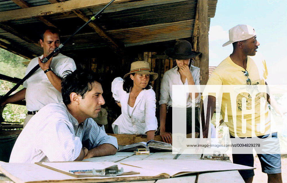 Caroline Link, Merabe Ninidze & Juliane K÷hler Characters: , & Jettel Redlich Film: Nowhere In Africa; Nirgendwo In Afrika (DE 2001) Director: Caroline Link 27 December 2001