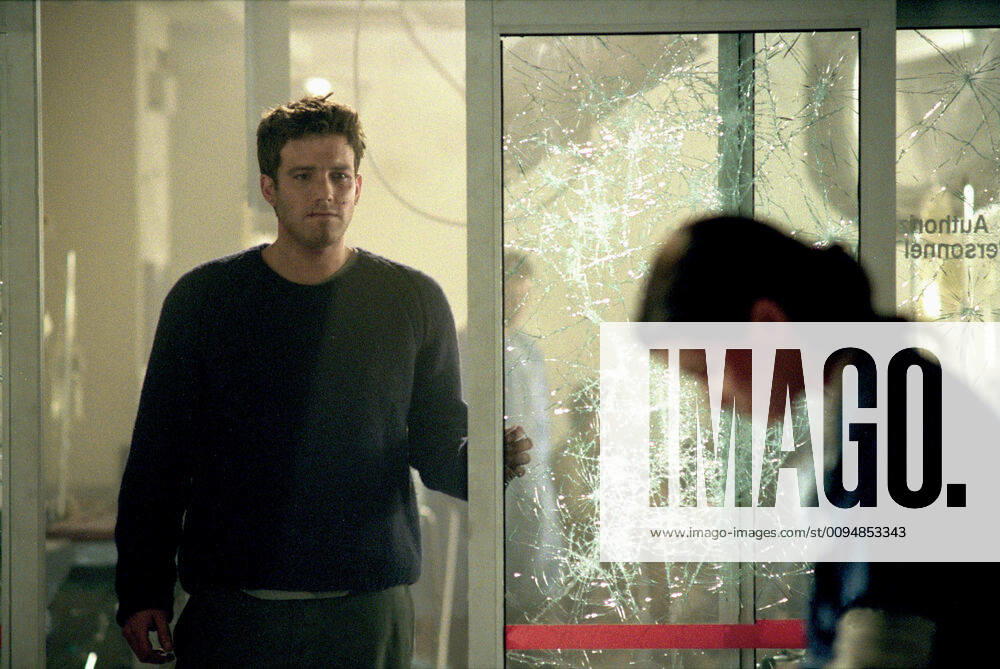 Ben Affleck & Bridget Moynahan Characters: Jack Ryan Film: The Sum Of All Fears (USA DE 2002) Literaturverfilmung (Based On The Book By Tom Clancy) Director: Phil Alden Robinson 29 May 2002