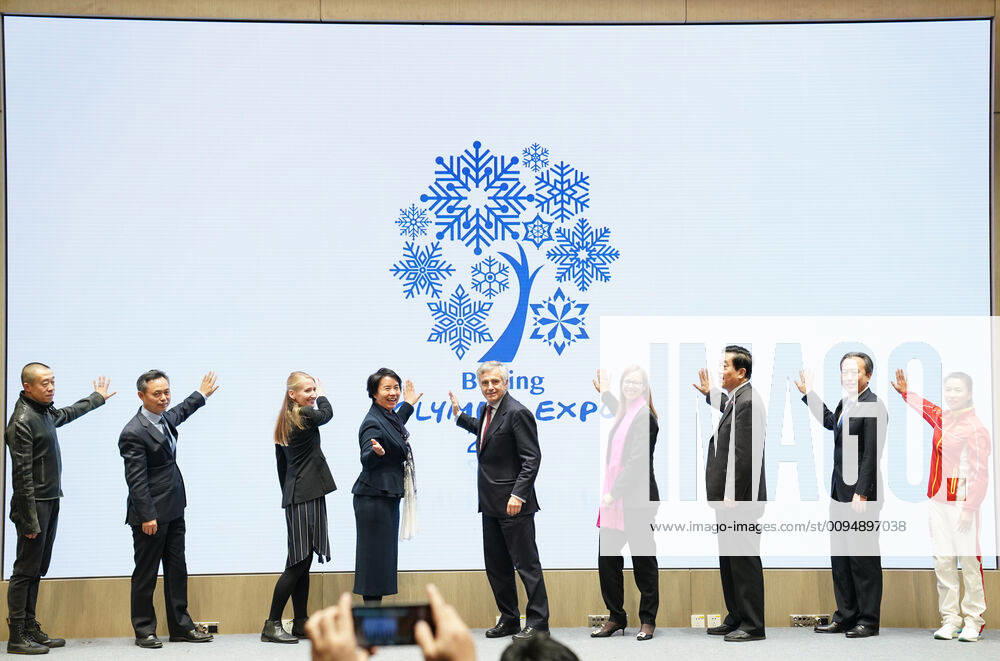 (191107) -- BEIJING, Nov. 7, 2019 -- Han Zirong (4th L), vice president and secretary general of Beijing 2022, Juan Antonio Samaranch Salisachs (C), vice president of the International Olympic Committee (IOC) and Founder of Samaranch Foundation, attend the launching ceremony of the Beijing Olympic Expo 2020 in Beijing, capital of China, on Nov. 6, 2019. ) XINHUA PHOTOS OF THE DAY JuxHuanzong