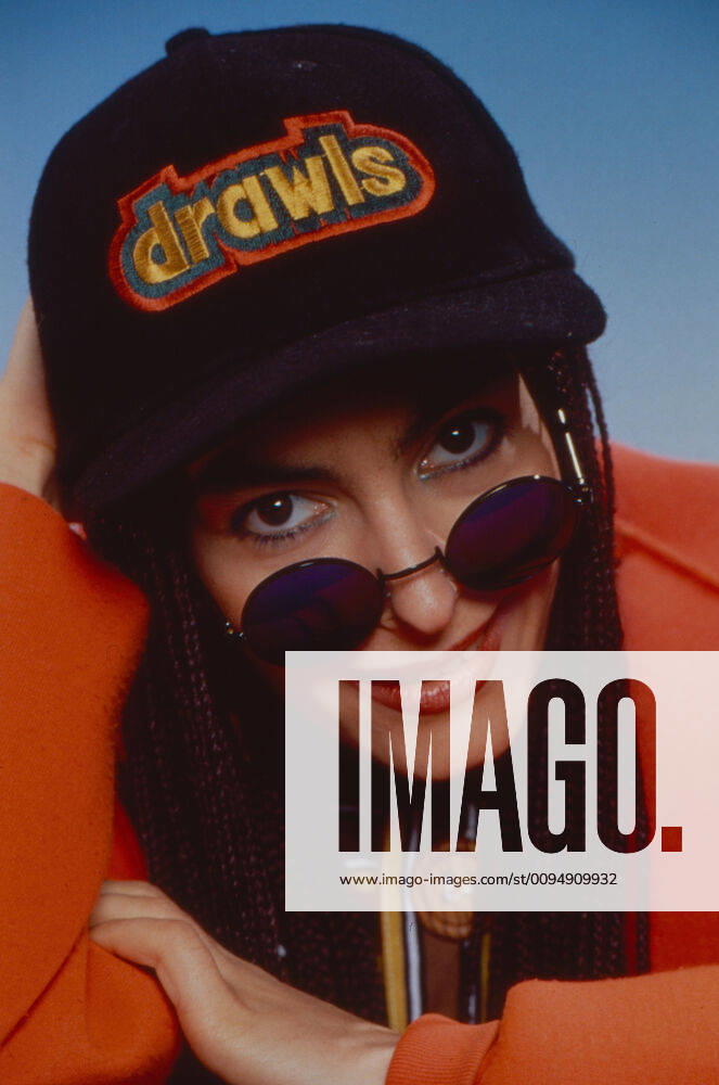 Marusha, deutsch griechische DJane, Moderatorin und Produzentin in Berlin, Deutschland 1994. German Greek DJane, presenter and producer Marusha at Berlin, Germany 1994.