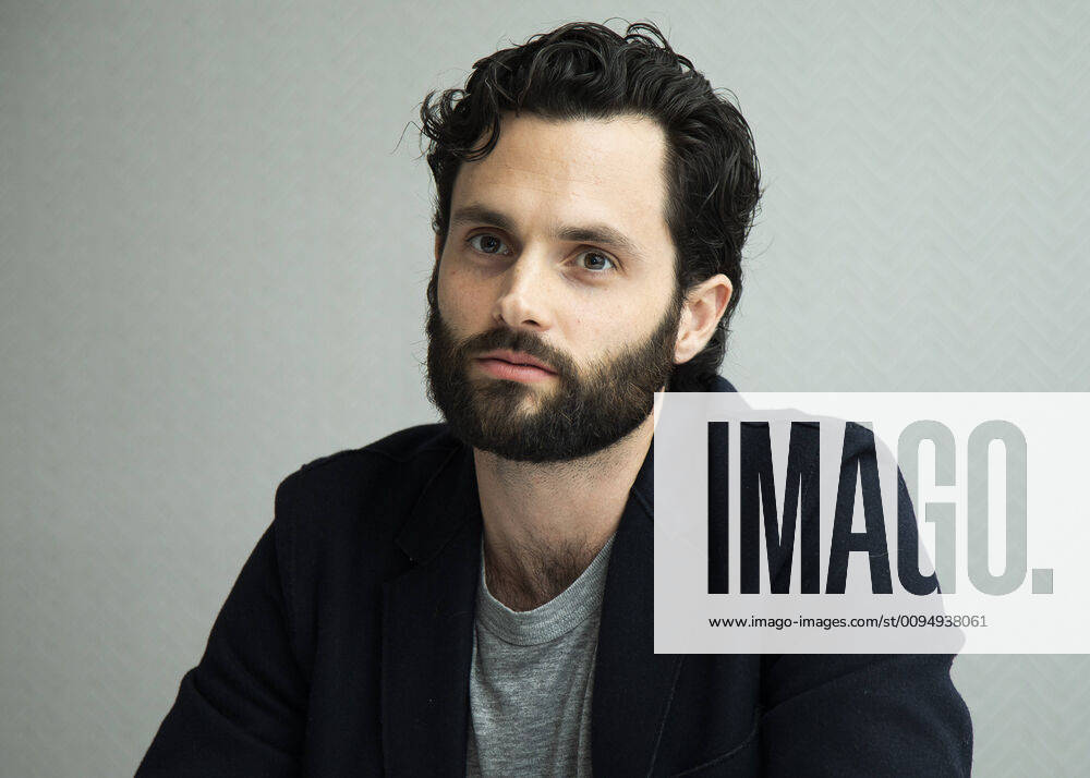 Penn Badgley stars in the TV series YOU Hollywood USA - ZUMAg203 20191105_zap_g203_173