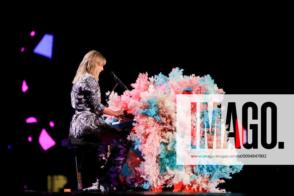 Taylor Swift performs at the 2019 Tmall Singles¡¯ Day Gala at Mercedes-Benz Arena in Shanghai, China, 10 November 2019. Shanghai China - ZUMAc43_ 20191111_zaf_c43_003