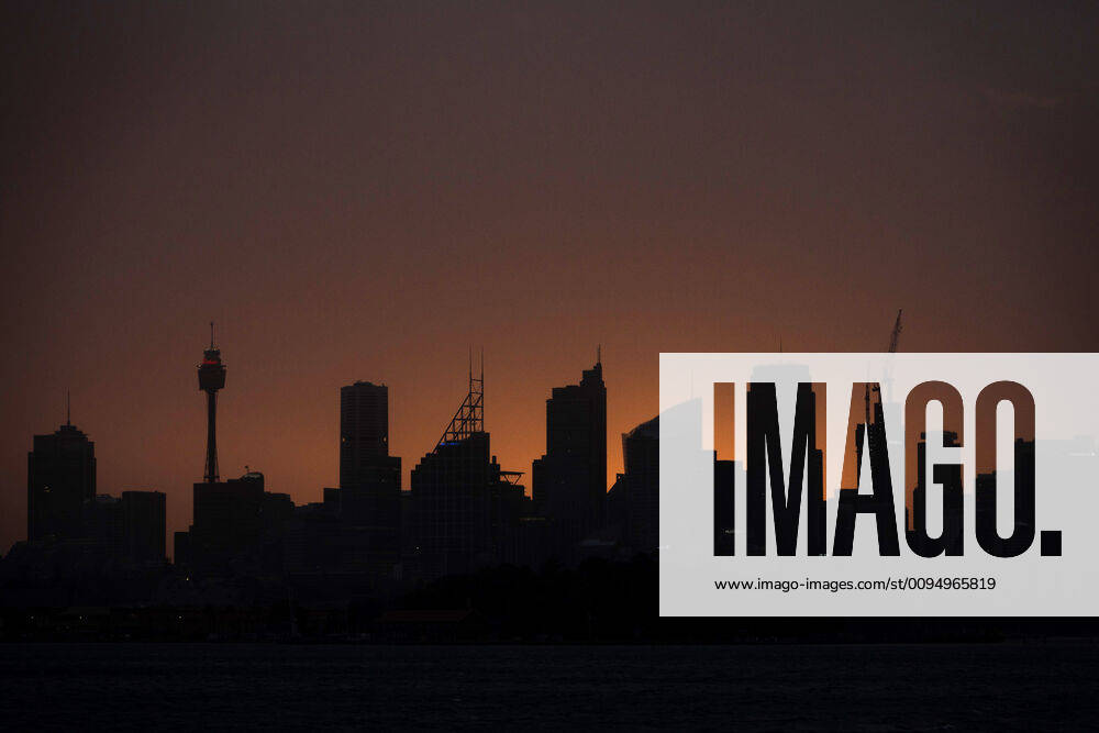 BUSHFIRES NSW, The sun sets behind the city skyline as smoke haze from bushfires drifts over the CDB in Sydney, Tuesday, November 12, 2019. At least 13 ferocious bushfires are burning at emergency level across the eastern Australian state of New South Wales (NSW), with one blaze just 20 kilometres outside Sydney. ( NO ARCHIVING, , NO USE IN BOOKS WITHOUT CONSENT SYDNEY NSW AUSTRALIA