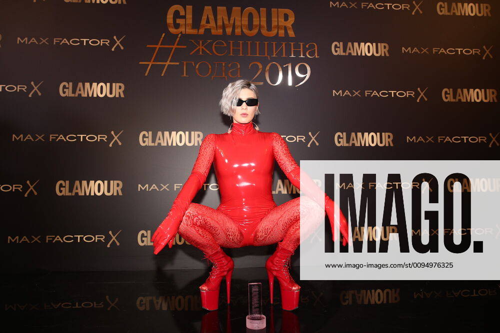 MOSCOW, RUSSIA – NOVEMBER 12, 2019: Singer Maruv (Anna Korsun) presented with the Singer of the Year trophy poses after a ceremony to present the 2019 Glamour Women of the Year awards, at the Helikon Opera Theatre. Sergei Bobylev TASS TS0C2CA9