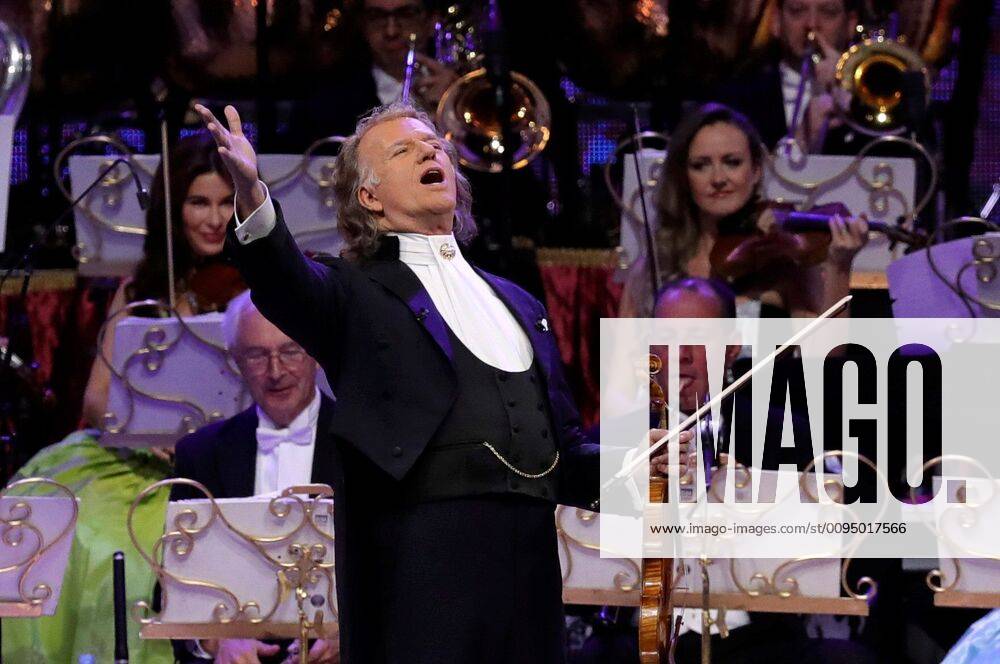 Dutch violinist Andre Rieu (C) performs with Johann Strauss Orchestra during a concert held at WiZink Center in Madrid, Spain, 13 November 2019. Dutch violinist Andre Rieu and Johann Strauss Orchestra in Madrid !ACHTUNG: NUR REDAKTIONELLE NUTZUNG!