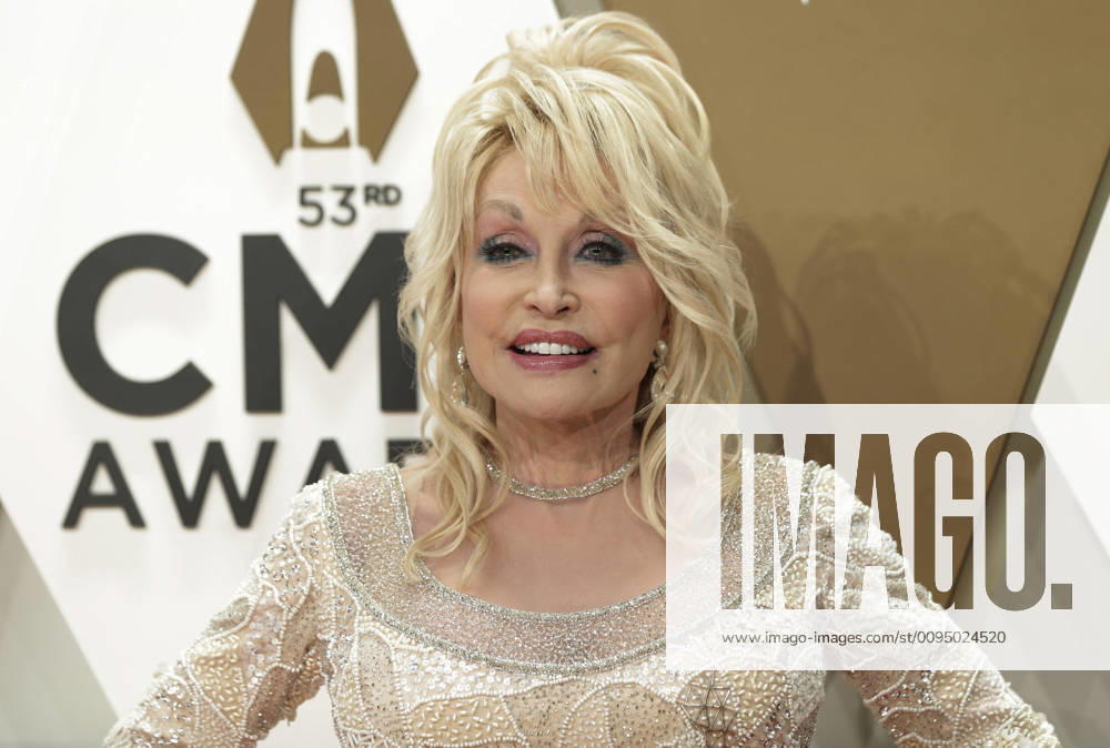 Dolly Parton arriveS for the 52nd Annual Country Music Association Awards at Bridgestone Arena in Nashville, Tennessee Wednesday, November 13, 2019. NAP20191113635 JOHNxANGELILLO