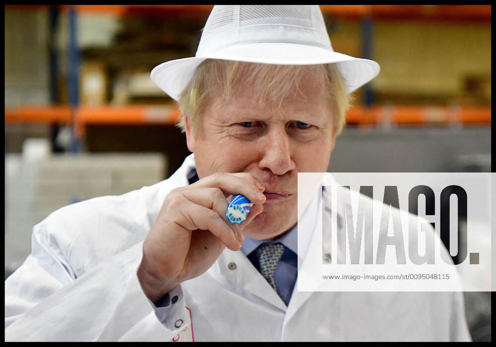 . 15 11 2019. Manchester, United Kingdom. Boris Johnson General Election Campaign Day Eight. Britain s Prime Minister Boris Johnson makes Back Boris rock at Coronation Candy in Blackpool, on day eight of his 2019 General Election Campaign. xAndrewxParsonsx xi-Imagesx IIM-20417-0079