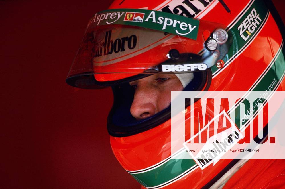 Der Nordire Eddie Irvine (Ferrari) Motorsport Grand Prix Herren Weltmeisterschaft 1998, WM, Großer Preis von Italien, F 1, Formel 1, F1, Automobilrennsport Porträt Autodromo Nazionale Monza Konzentration,