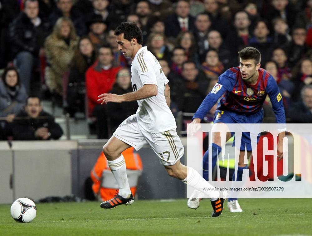 Copa del Rey 2011 2012 - FC Barcelona vs. Real Madrid - Alvaro Arbeloa und Gerard Pique
