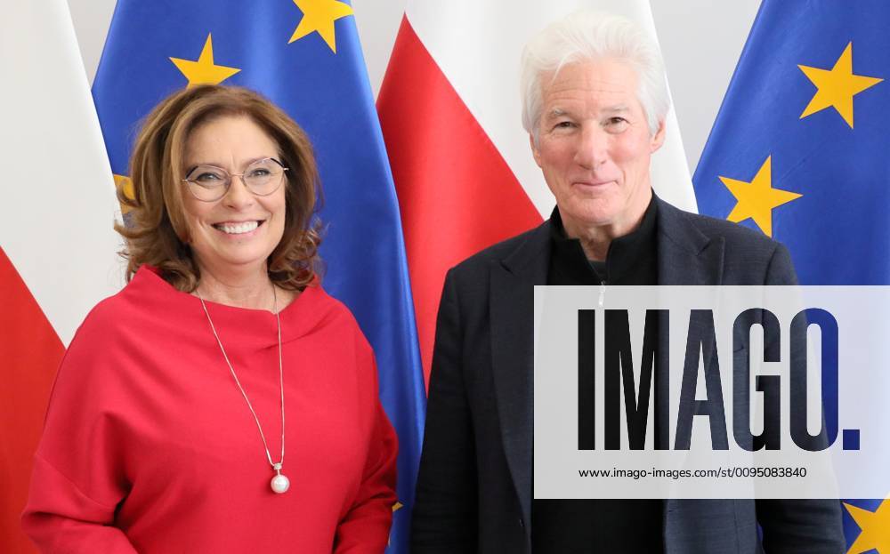 Bilder des Jahres 2019, Entertainment 11 November Richard Gere is received by Malgorzata Kidawa-Blonska, the Deputy Marshal of the Sejm in Warsaw Richard Gere is received by Malgorzata Kidawa-Blonska, the Deputy Marshal of the Sejm on November 18, 2019 in Warsaw, Poland. EN_01403040_0006