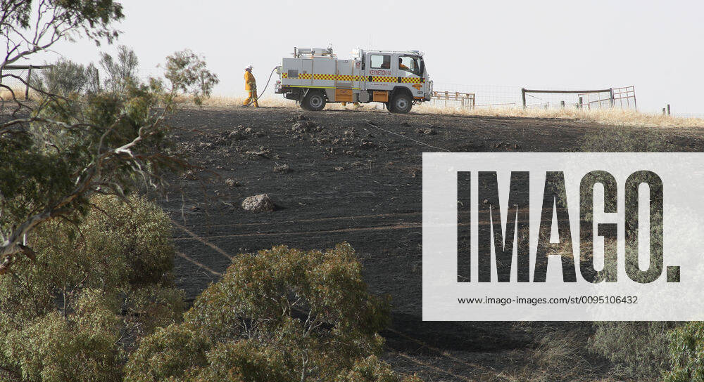 ANGASTON BUSHFIRE SA, CFS crews mop up a fire in a paddock in Angaston in the Barossa Valley, Wednesday, November 20, 2019. More than 100 schools will be closed in South Australia today, as much of the state braces for catastrophic fire danger conditions.( NO ARCHIVING, , NO USE IN BOOKS WITHOUT CONSENT ADELAIDE SA AUSTRALIA