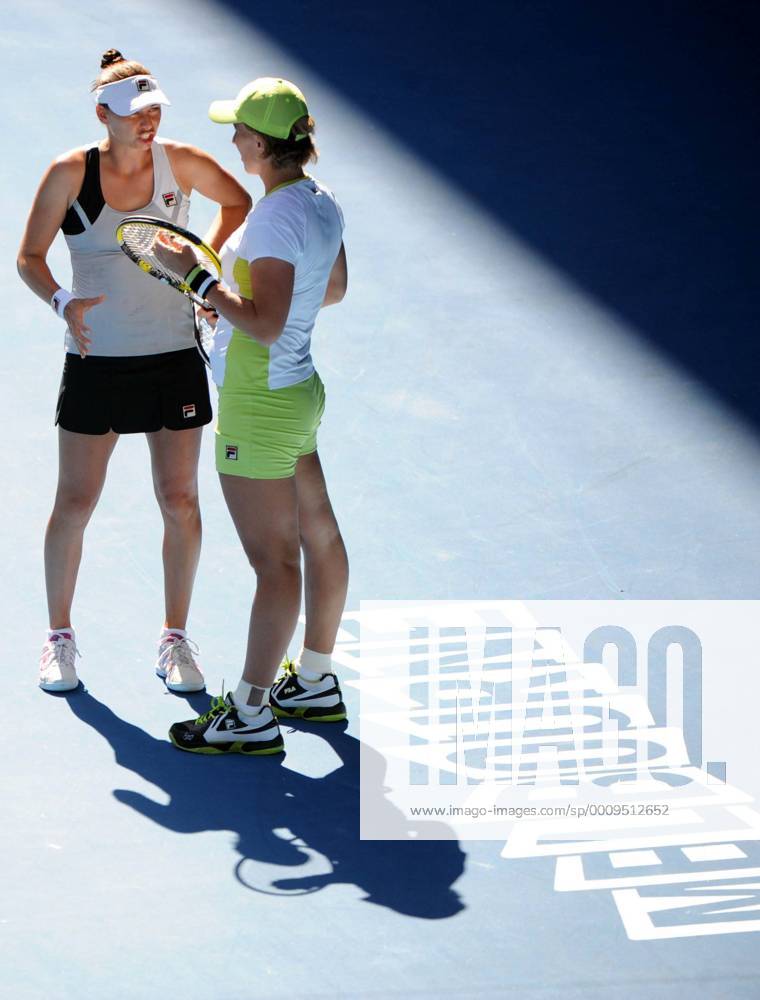 MELBOURNE , Jan. 27, 2012 - Svetlana Kuznetsova Vera Zvonareva(L) of Russia talk during the final match of women s doubles during 2012 Australian Open tennis championships in Melbourne, Australia