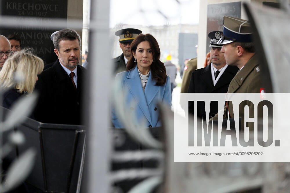 Denmark s Princely Couple in Poland Frederik, Crown Prince of Denmark with his wife Crown Prince of Denmark Mary lay flowers at The Tomb of the Unknown Soldier on November 25, 2019 during their official visit to Warsaw, Poland. EN_01404024_0089