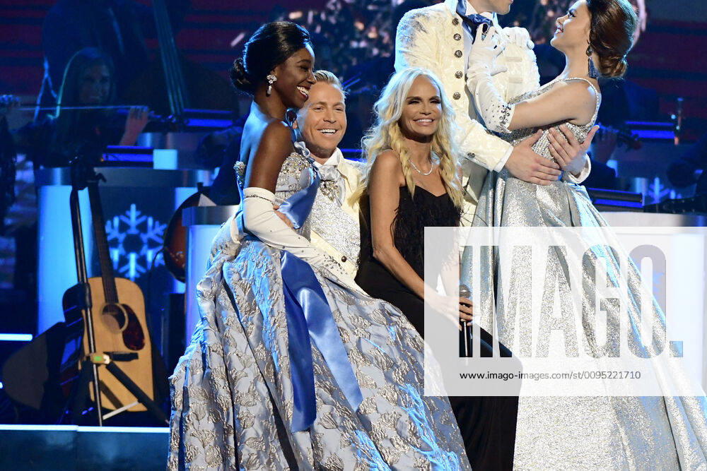 Nashville, Tennessee - Kristin Chenoweth. 2019 CMA Country Christmas held at the Curb Event Center. Photo Credit: Dara-Michelle Farr AdMedia 247962 2019-09-25 Tennessee Nashville