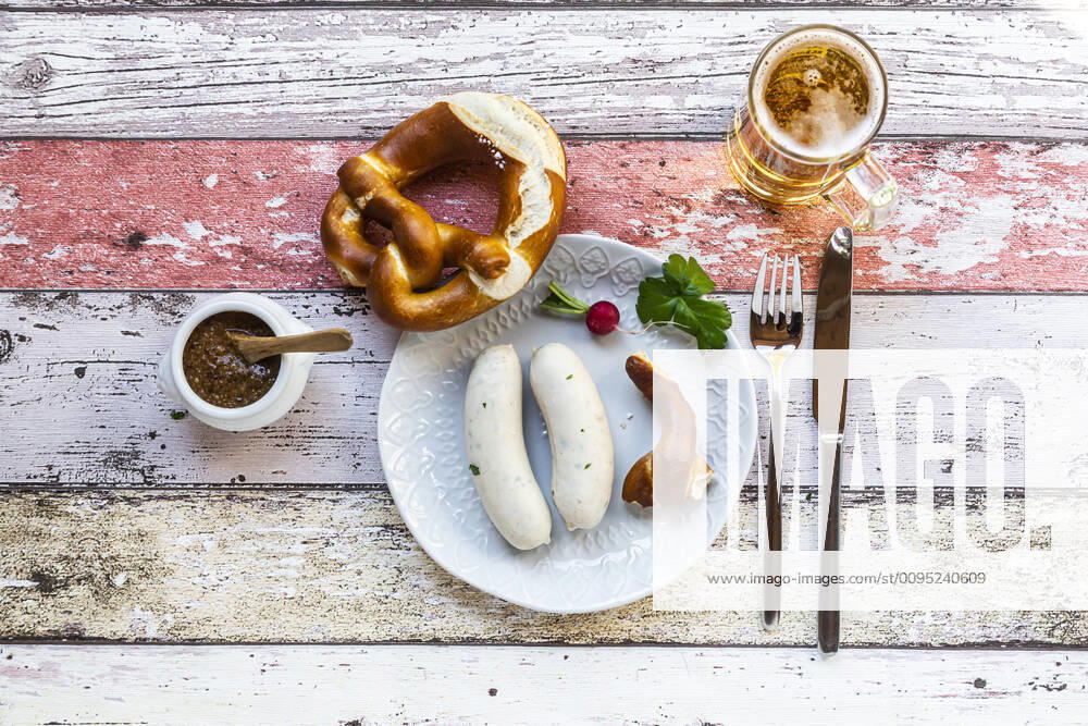IMAGO Creative, Food, Brotzeit White sausage breakfast with pretzels, mustard and beer SARF04363