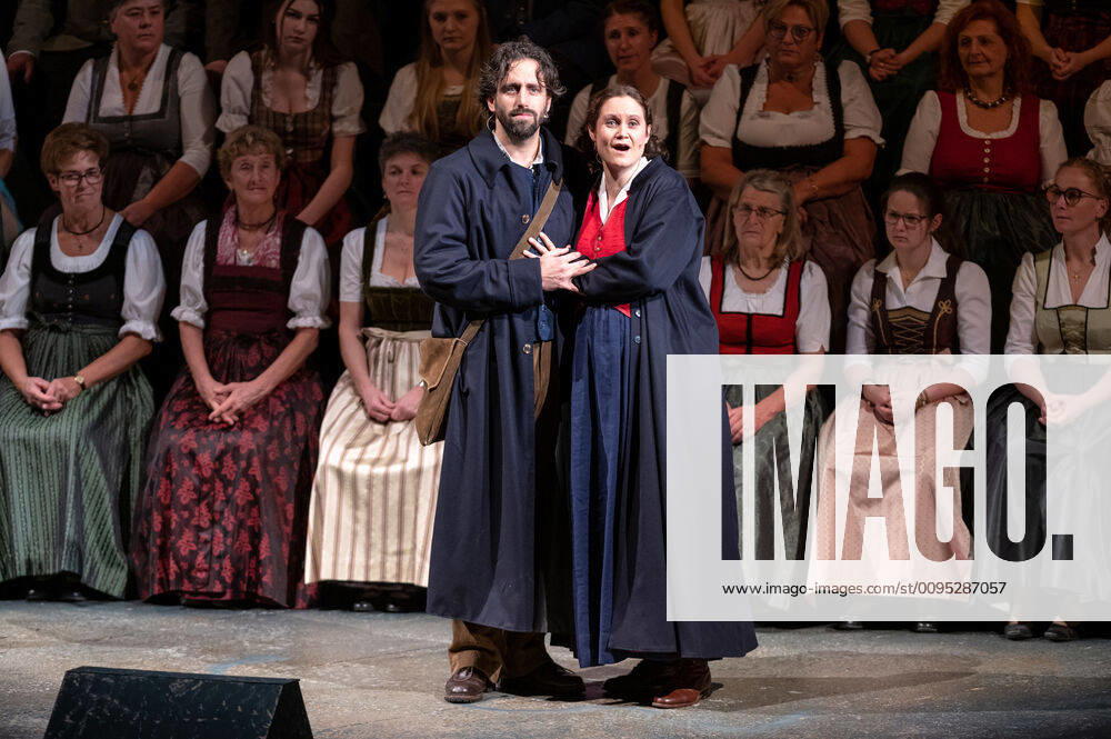 SALZBURGER ADVENTSINGEN Bernhard Teufl as Josef and Simone Vierlinger as Maria on 27 11 2019 during the photo rehearsal of the SALZBURGER ADVENTSINGEN Großes Festspielhaus, Salzburg, Austria Photo ERNST WUKITS