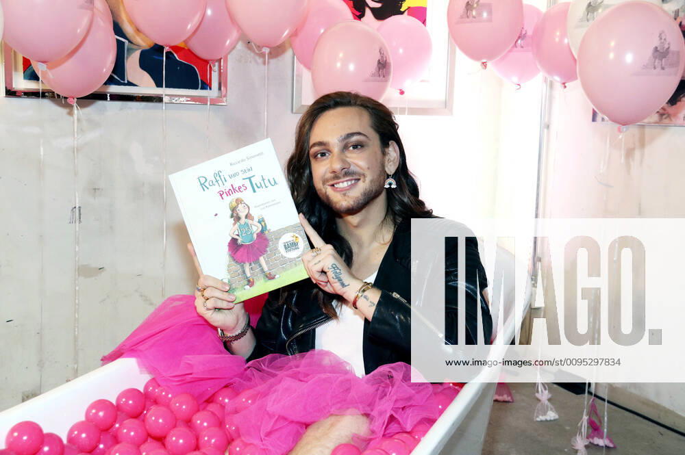 Riccardo Simonetti at the book launch event Raffi and his Pink Tutu by Riccardo Simonetti at the Hotel nhow Berlin, 27 11 2019 Foto:xA.xFuturexImage