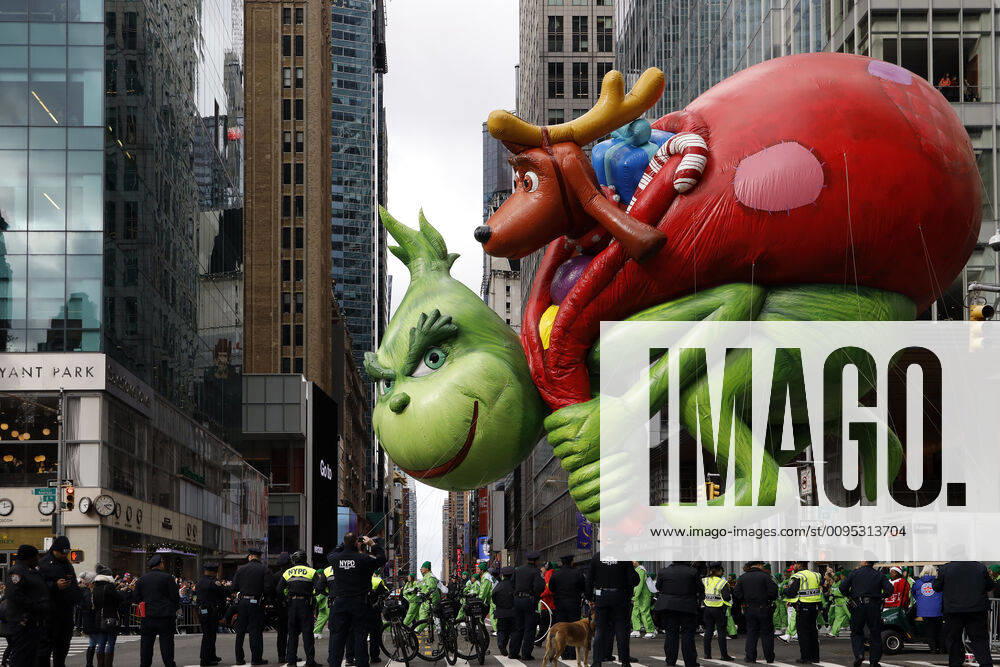 KW48 (191129) -- BEIJING, Nov. 29, 2019 -- The balloon of The Grinch is seen during the 2019 Macy s Thanksgiving Day Parade in New York, the United States, on Nov. 28, 2019. ) XINHUA PHOTOS OF THE DAY LixMuzi