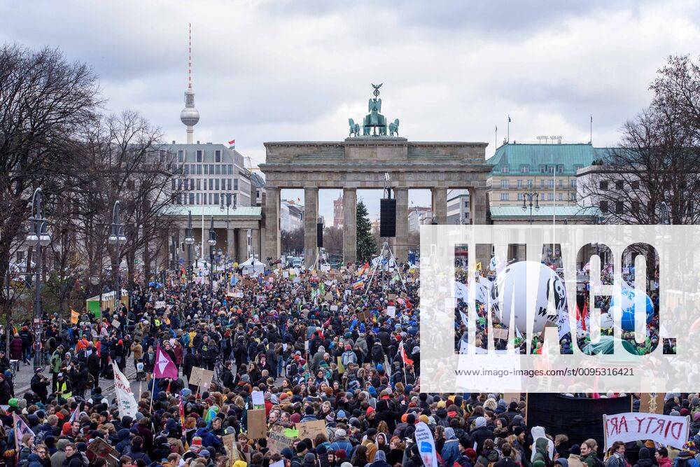 Berlin, Fridays for Future Demo Deutschland, Berlin 29 11 2019 Impressions from the Fridays for Future Demo can be seen in the picture Berlin Berlin Berlin Deutschland