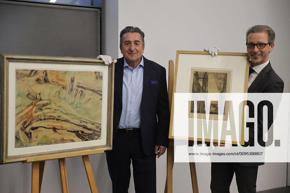 Kunstmuseum Moritzburg buyback of two works of the degenerate Kunst Feininger charcoal drawing Marktkirche Halle 1929 and watercolour study after a tree trunk by Christian Rohlfs on photo by State Secretary Dr Gunnar Schellenberger and Thomas Bauer Friedrich Director of the Kunstmuseum Moritzburg right copyright