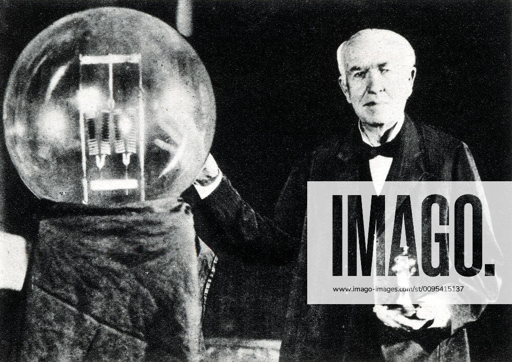 EDISON EDISON and his first incandescent lamp, photograph taken for the fiftieth anniversary of the electric lamp in 1929, in his left hand he holds his first bulb called 16 candles and on the right a modern lamp of 150 000 Credit Collection Kharbine Tapabor KH12091