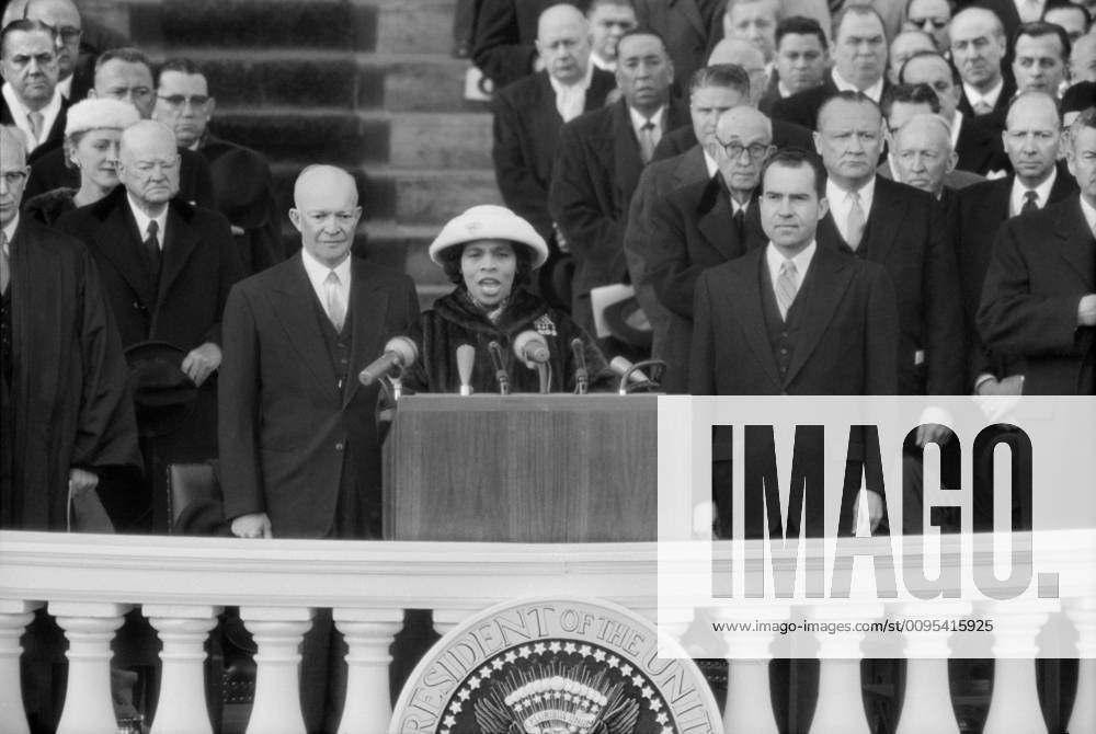 USWahl2024, die großen Präsidenten, Dwight D. Eisenhower Marian Anderson performing at during Inauguration of U.S. President Dwight Eisenhower and Vice President Richard Nixon, Washington, D.C., USA, photographer Warren K. Leffler