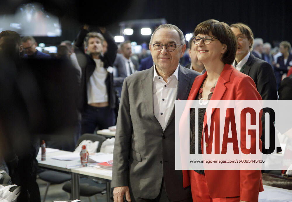 SPD Party Congress The designated SPD party chairmen Norbert Walter Borjans and Saskia Esken at the beginning of the party congress Berlin, 06 12 2019 Berlin Germany