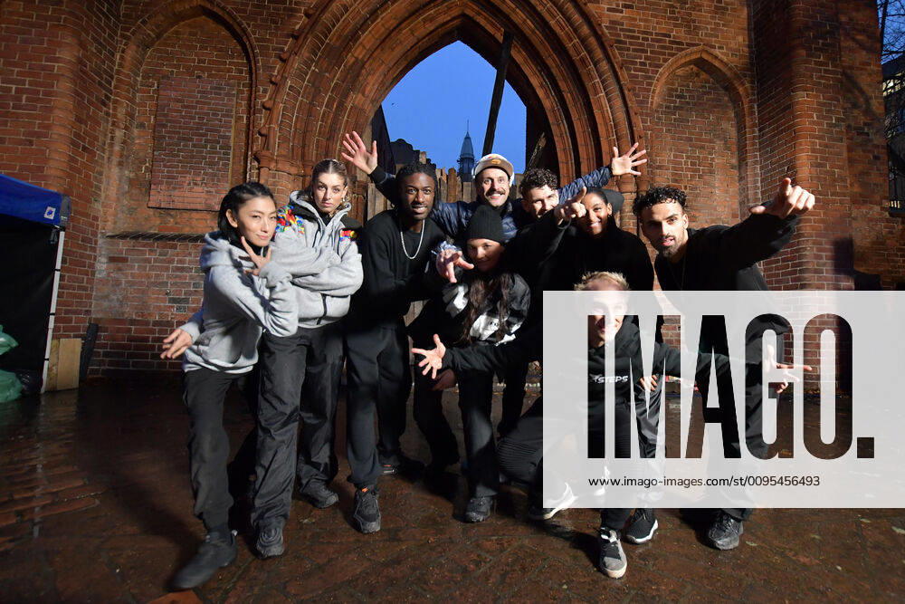 Photo session on the set of Fly Katja von Garnier with the Flying STteps Photo session on the set of Fly, to the shooting of the new film by Katja von Garnierin of the ruins of the Franziskaner Klosterkirche in Berlin on 06 12 2019 PPM