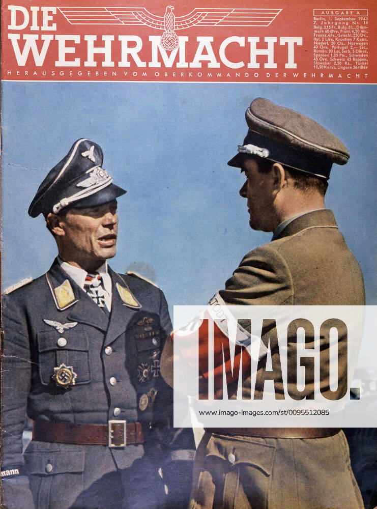 Second World War Discussions between two German officers Albert SPEER, head of the Todt organization, and Commander KUPFER Photography published in the German newspaper Die Wehrmacht dated 1943 Credit JEAN VIGNE KHARBINE TAPABOR KH127626