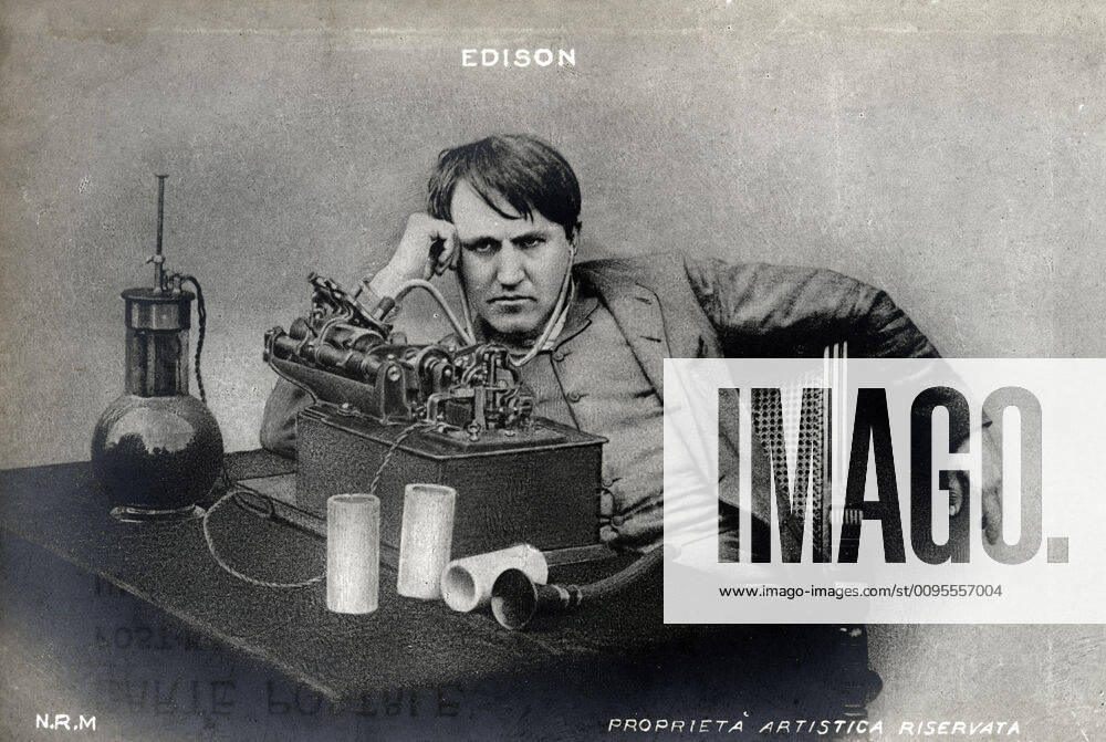 EDISON Thomas Thomas EDISON 1847 1931 next to his telephone Anonymous photograph for a postcard around 1905 Credit Collection IM KHARBINE TAPABOR KH172461