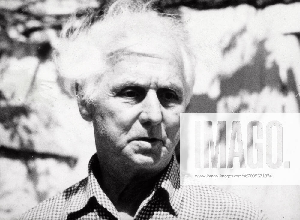 MAX ERNST Photographic portrait of Max ERNST 1891 1976 Credit Collection KHARBINE TAPABOR KH26045
