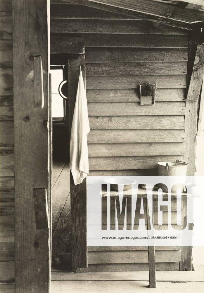 Washroom in the Dog Run of the Burroughs Home, Hale County, Alabama, Walker Evans (American, 1903 - 1975), 1936, Gelatin silver print, 23.5 x 16.7 cm (9 1 4 x 6 9 16 in.) Copyright Artokoloro LCD3_191706_06496