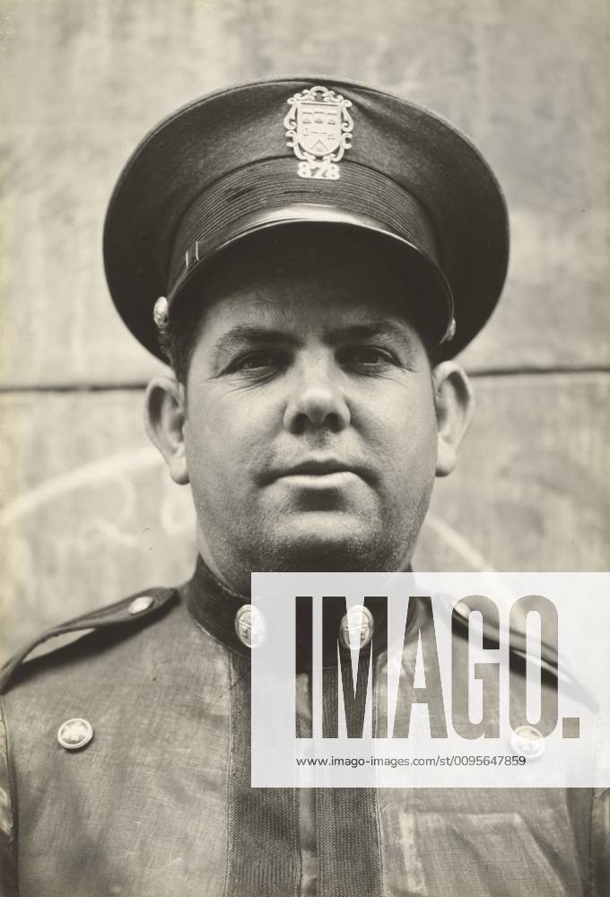 Havana Policeman, Walker Evans (American, 1903 - 1975), 1933, Gelatin silver print, 19.5 x 13.3 cm (7 11 16 x 5 1 4 in.) Copyright Artokoloro LCD3_191706_06513