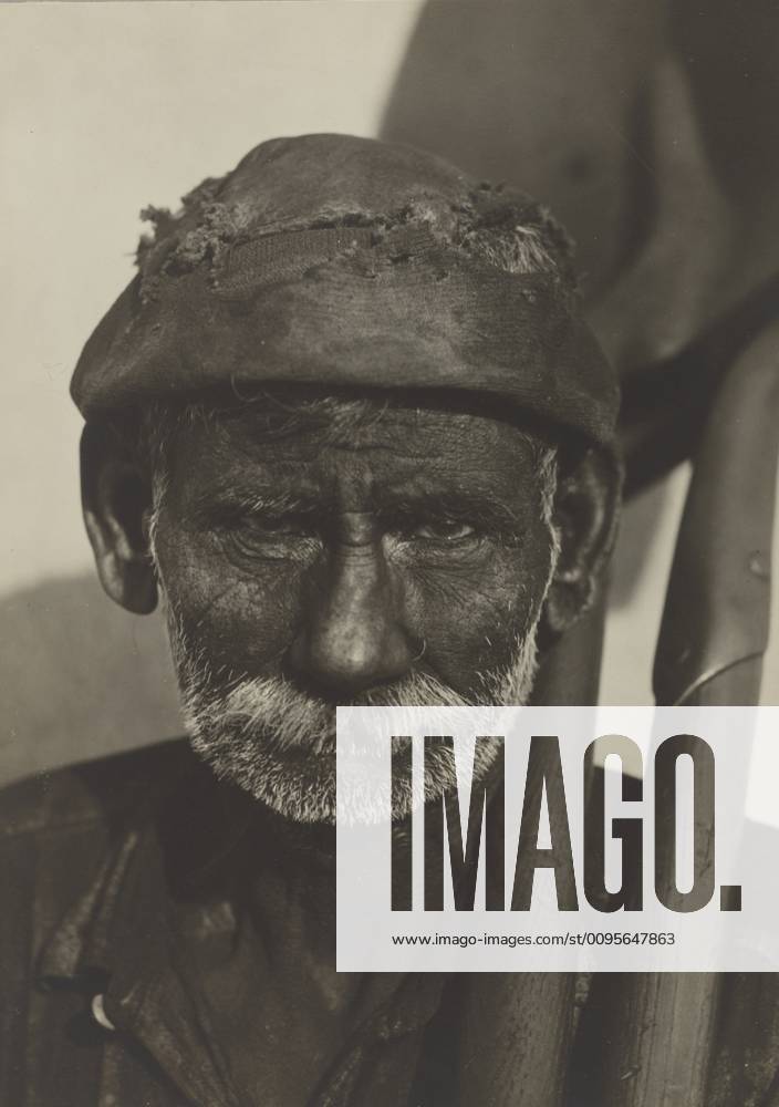 Coal Loader, Havana, Walker Evans (American, 1903 - 1975), 1933, Gelatin silver print, 17.1 x 12.2 cm (6 3 4 x 4 13 16 in.) Copyright Artokoloro LCD3_191706_06517