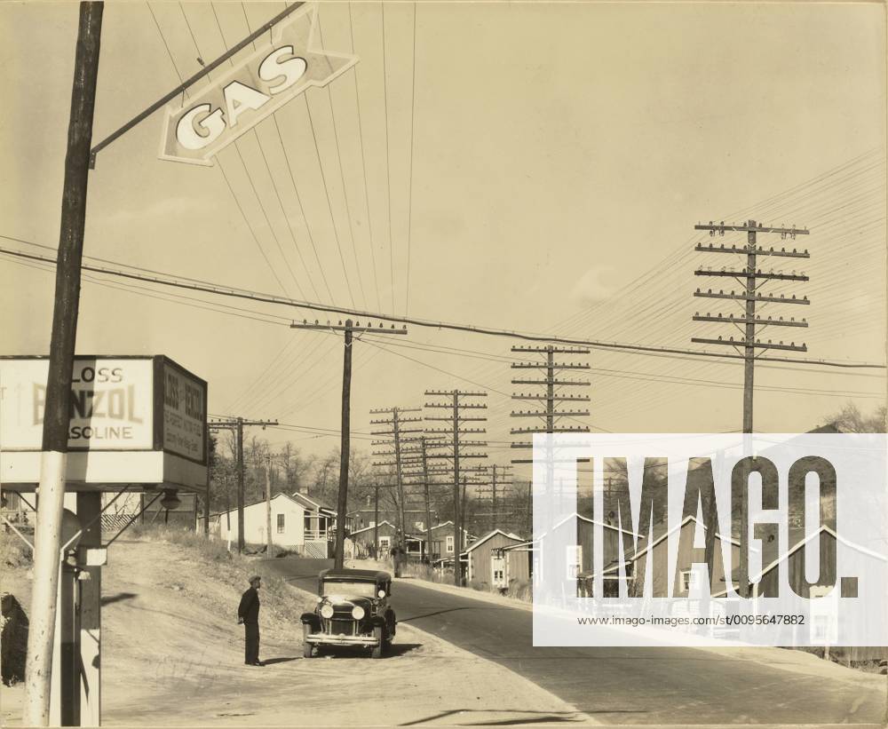 Roadside View, Alabama Coal Area Company Town, Walker Evans (American, 1903 - 1975), 1935, Gelatin silver print, 18.3 x 22.4 cm (7 3 16 x 8 13 16 in.) Copyright Artokoloro LCD3_191706_06530