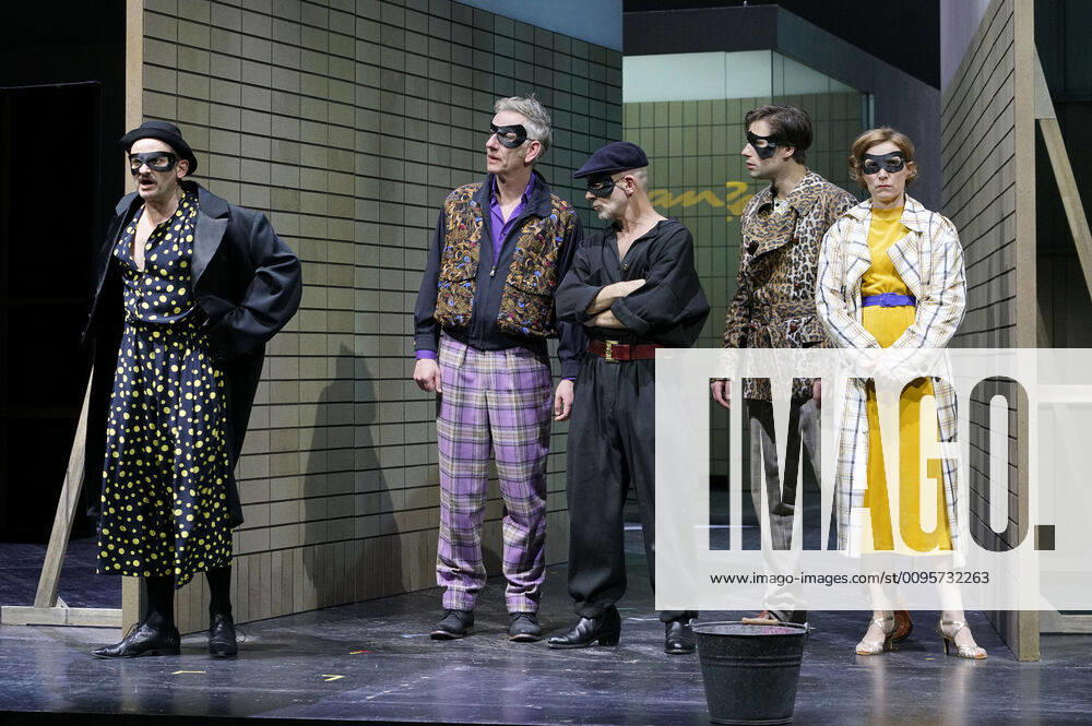 Milan Peschel, Bernd Moss, Martin Wuttke, Jeremy Mockridge and Judith Hofmann at the photo rehearsal for the play Life on earth can be sweet Donna at the Deutsches Theater Berlin, 13 12 2019 Foto:xT.xBartillax xFuturexImage