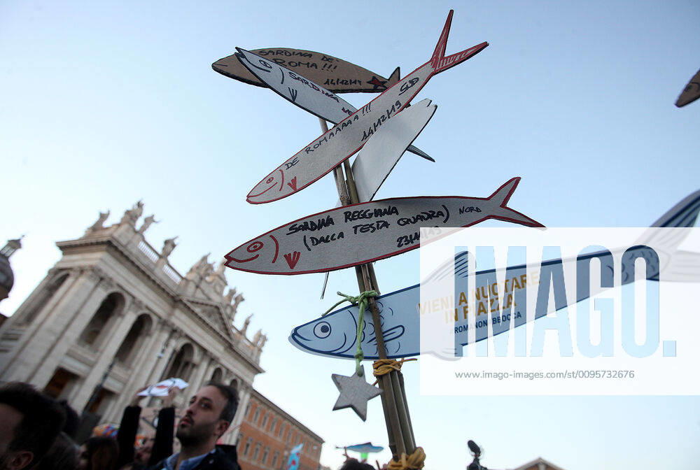 Italien, Sardinen protestieren in Rom Rome, protest of sardines against Pictured fascism: