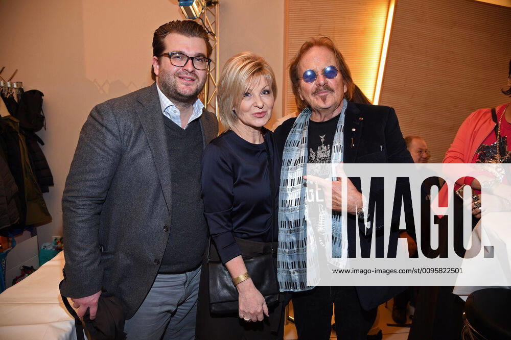 Frank Zander, Carmen Nebel with son Gregor Nebel at 25 years Christmas with Frank Zander A celebration for homeless and needy people in the Estrel Convention Center in Berlin on 20 12 2019