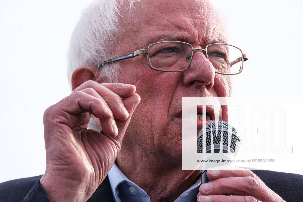 Bernie Sanders and Alexandria Ocasio-Cortez hold a rally in Venice Beach, CA to hundreds of loyal supporters. - ZUMAr145 20200121_zap_r145_029