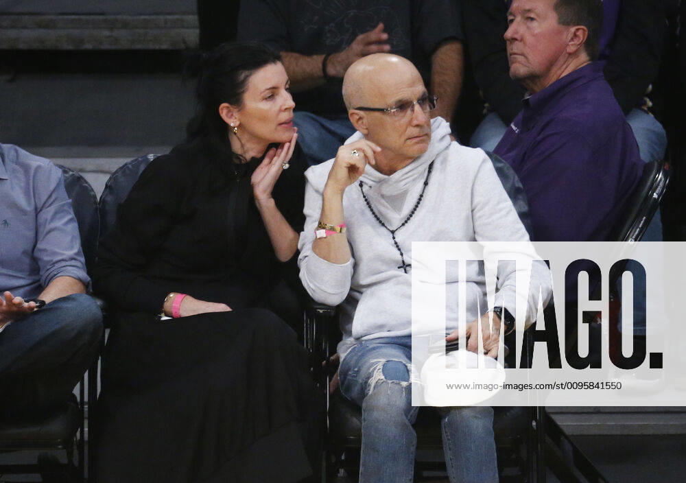 Los Angeles, California, U.S: Liberty Ross and Jimmy Iovine attend a basketball game between the Los Angeles Lakers and the Denver Nuggets at Staples Center on December 22, 2019 in Los Angeles Los Angeles U.S. - ZUMAc68_ 20191222_zaf_c68_069