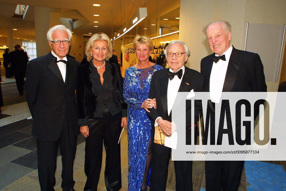 Ceremony 09 09 2001 Prof Dr Erich Marx, Annette Graefin von Rantzau, Evelyn Schleifer, Prof Dr Heinz Berggruen, Thomas Tom Laurence Farmer American Academy , in the Berlin Philharmonic Hall, Herbert von Karajan Strasse 1 at the ceremony for the foundation of the Jewish Museum, Berlin 09 09 2001 XXX