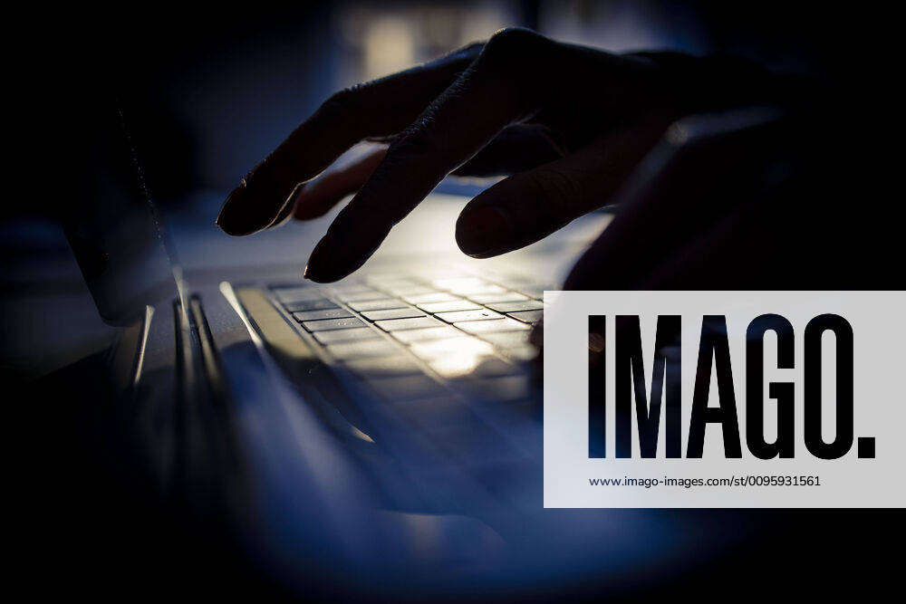 Symbol photo Writing hands on a computer keyboard Berlin, 28 08 2019 Berlin Germany